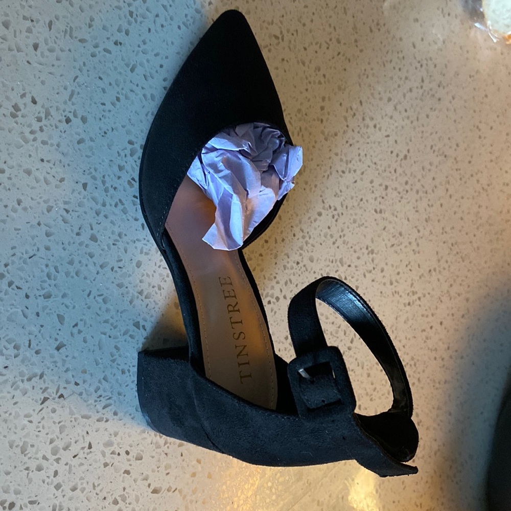 Brand New! Never worn! Pointed toe with a block heel.